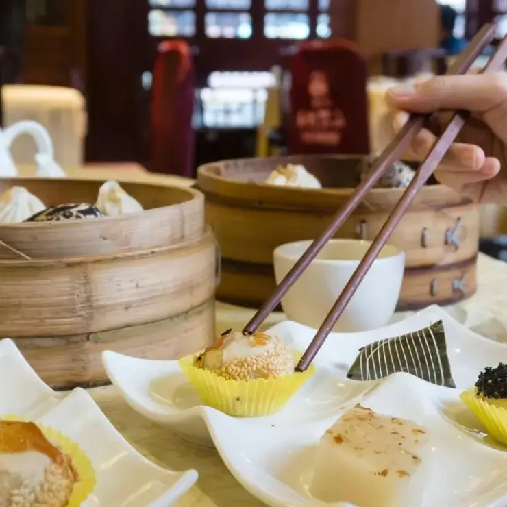Culinary Safaris: From Cantonese Dim Sum to Midnight Skewers – The Ultimate Gongbei Food Guide