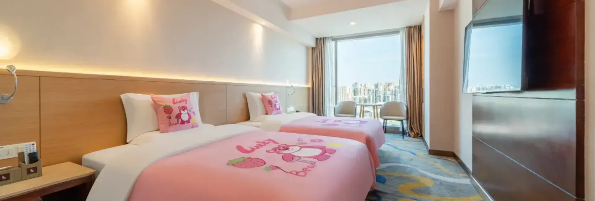 Exceptional City-View Family Twin Bed Room