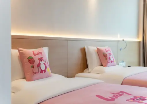 Exceptional City-View Family Twin Bed Room