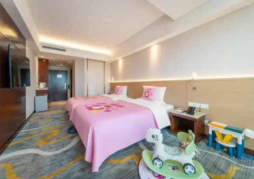 Exceptional City-View Family Twin Bed Room