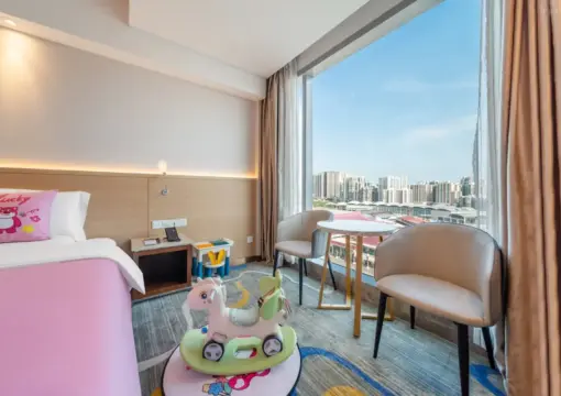 Exceptional City-View Family Twin Bed Room
