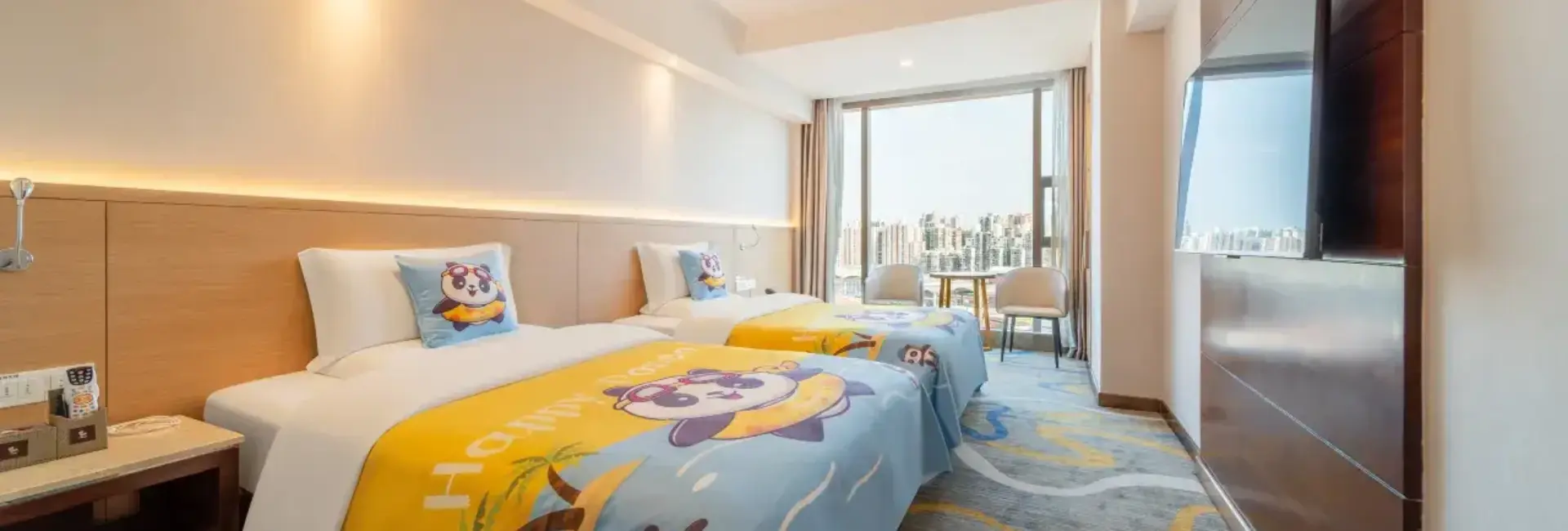 Exceptional City-View Family Twin Bed Room