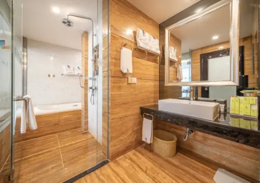 Executive Double Bed Room (Screen Projection TV + Panoramic Floor-to-Ceiling Window + Large Bathtub + Smart Toilet)