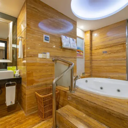 Executive Double Bed Room (Screen Projection TV + Panoramic Floor-to-Ceiling Window + Large Bathtub + Smart Toilet)