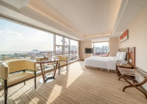 Premier Family Friendly Suite – Sea-View (2 Beds)